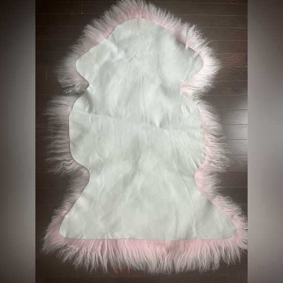 Luxurious Sheepskin Pink Rug - Picture 3 of 3